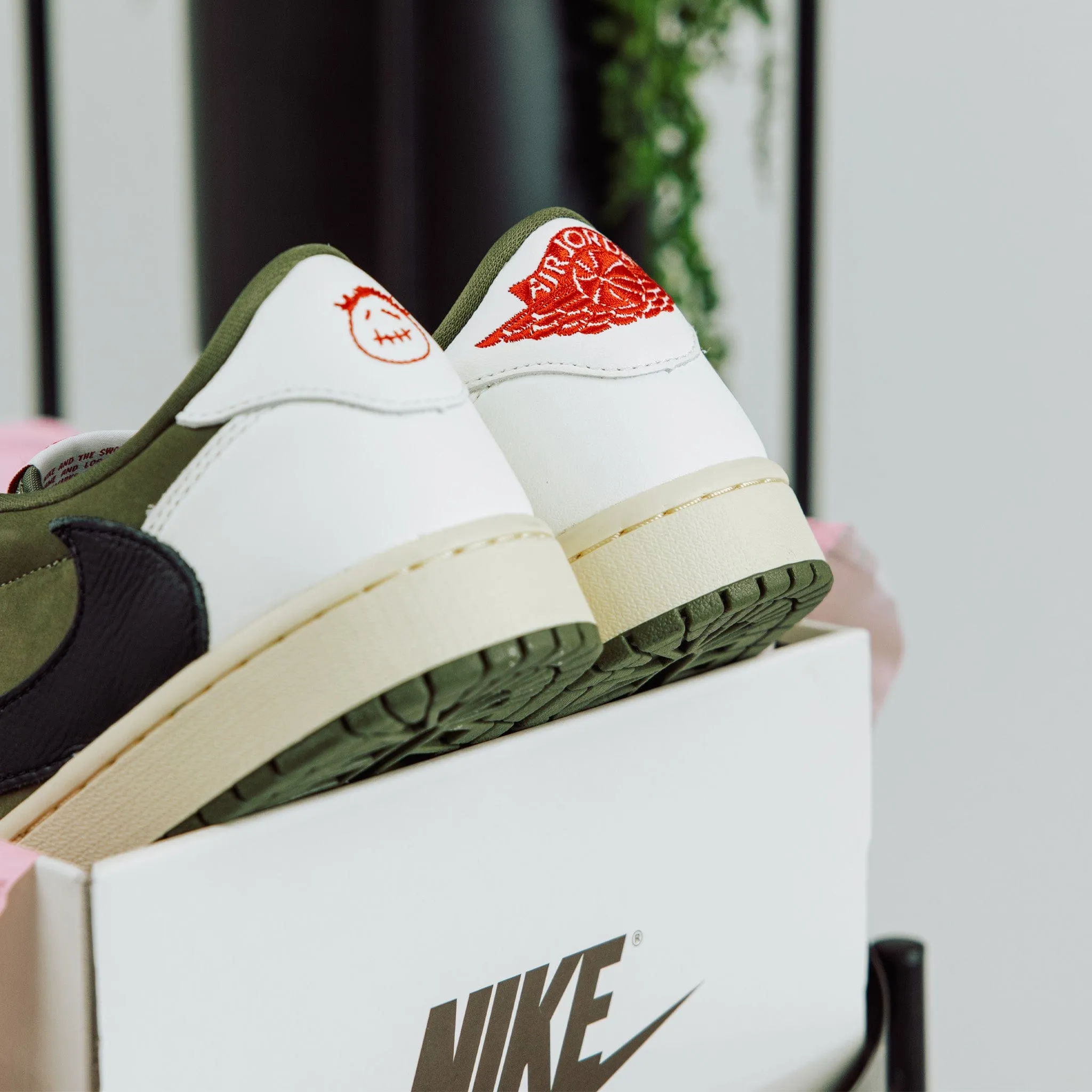 Jordan 1 Low Retro OG Travis Scott Medium Olive