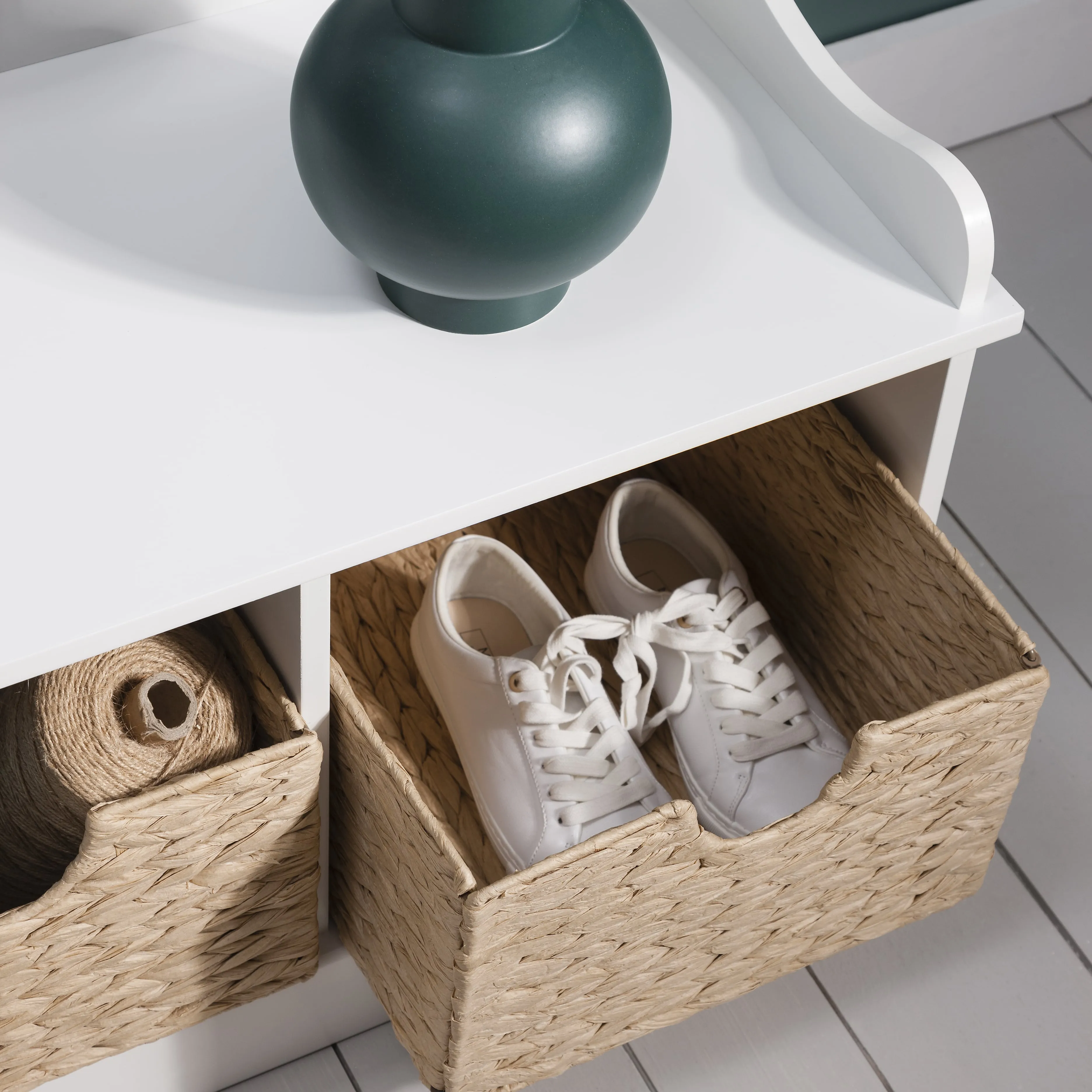 Stockholm Storage Bench with 2 Brown Baskets in Classic White