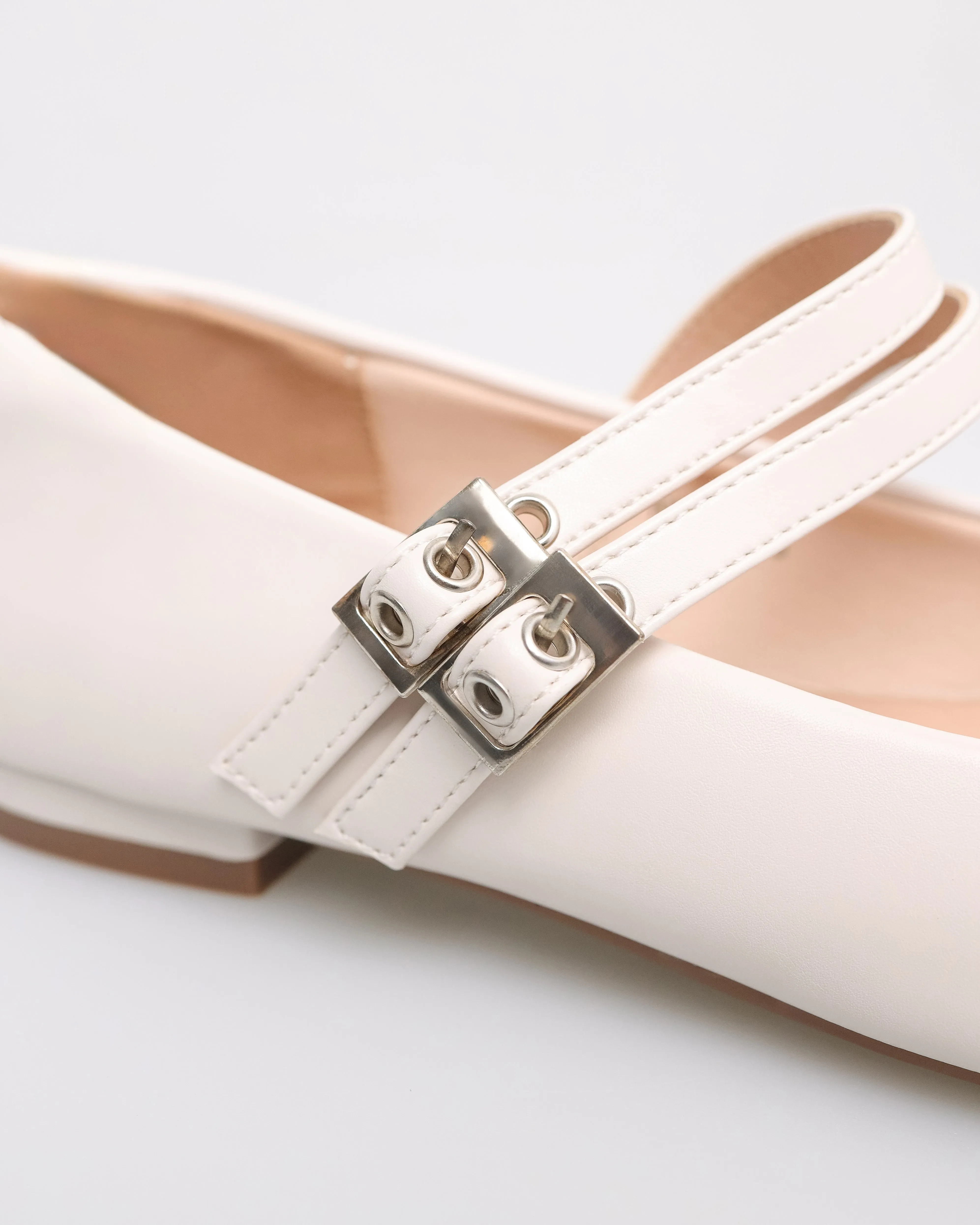 Tomaz NN361 Ladies Ballerina Buckle Flats (Cream)