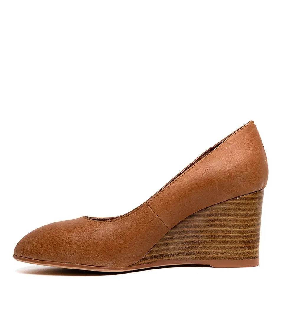 Top End Melvina tan Wedge