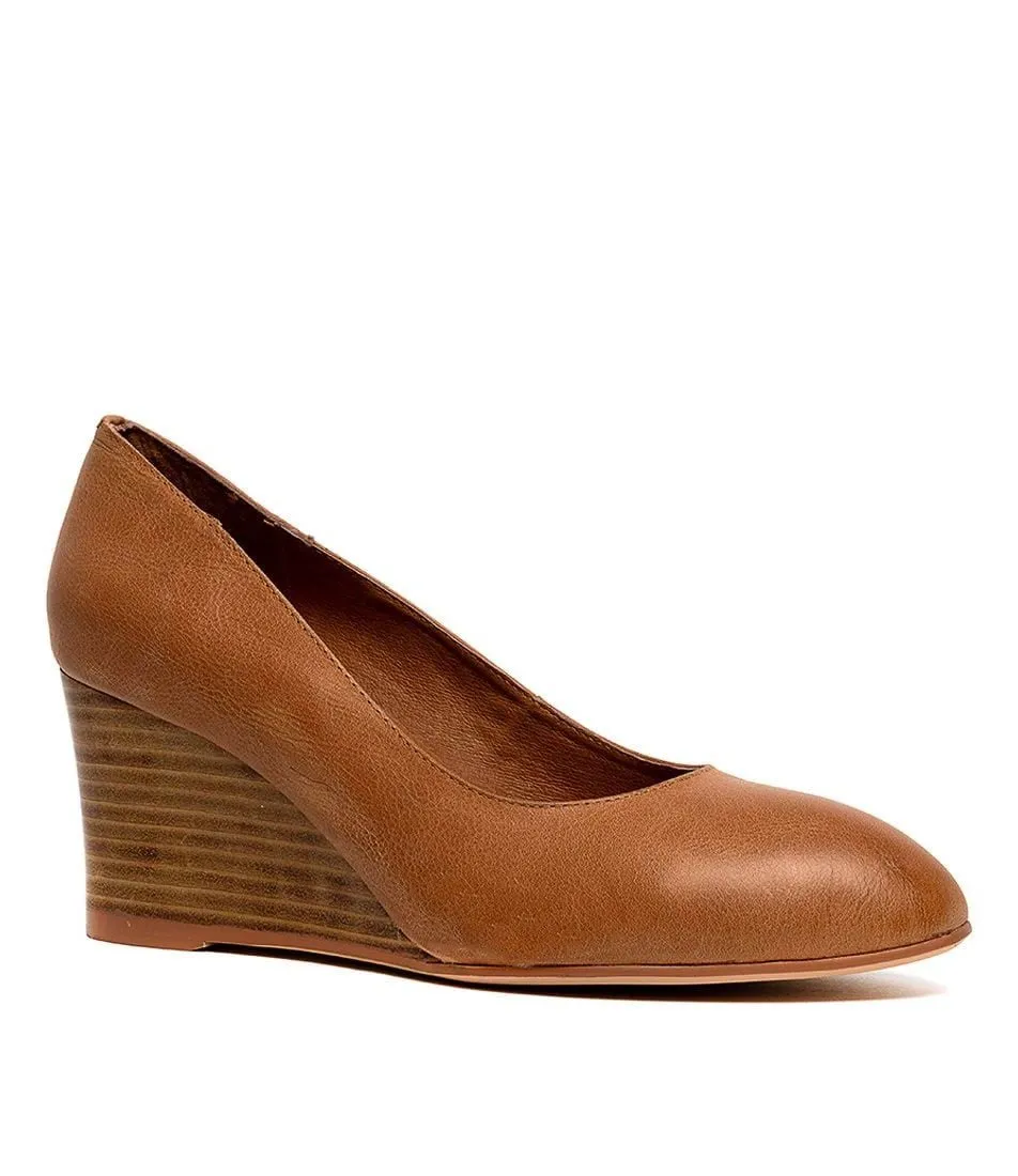 Top End Melvina tan Wedge